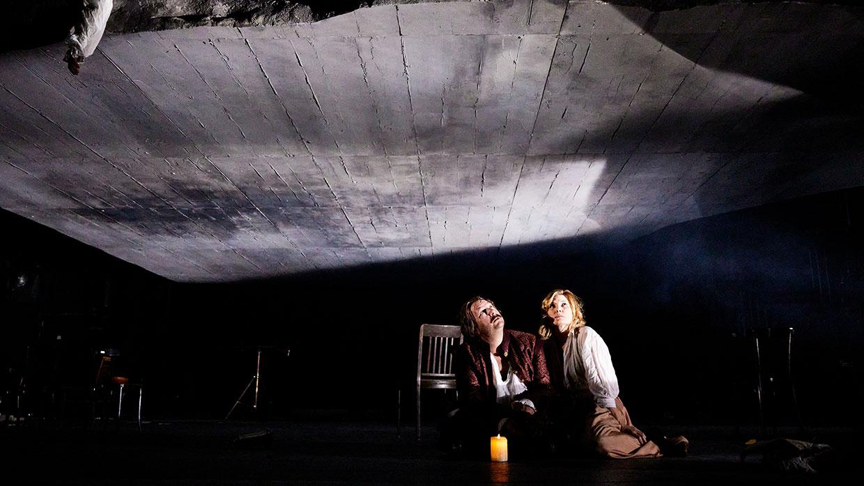 Szenenbild in Jan Philipp Glogers Inszenierung von Schillers "Wallenstein"