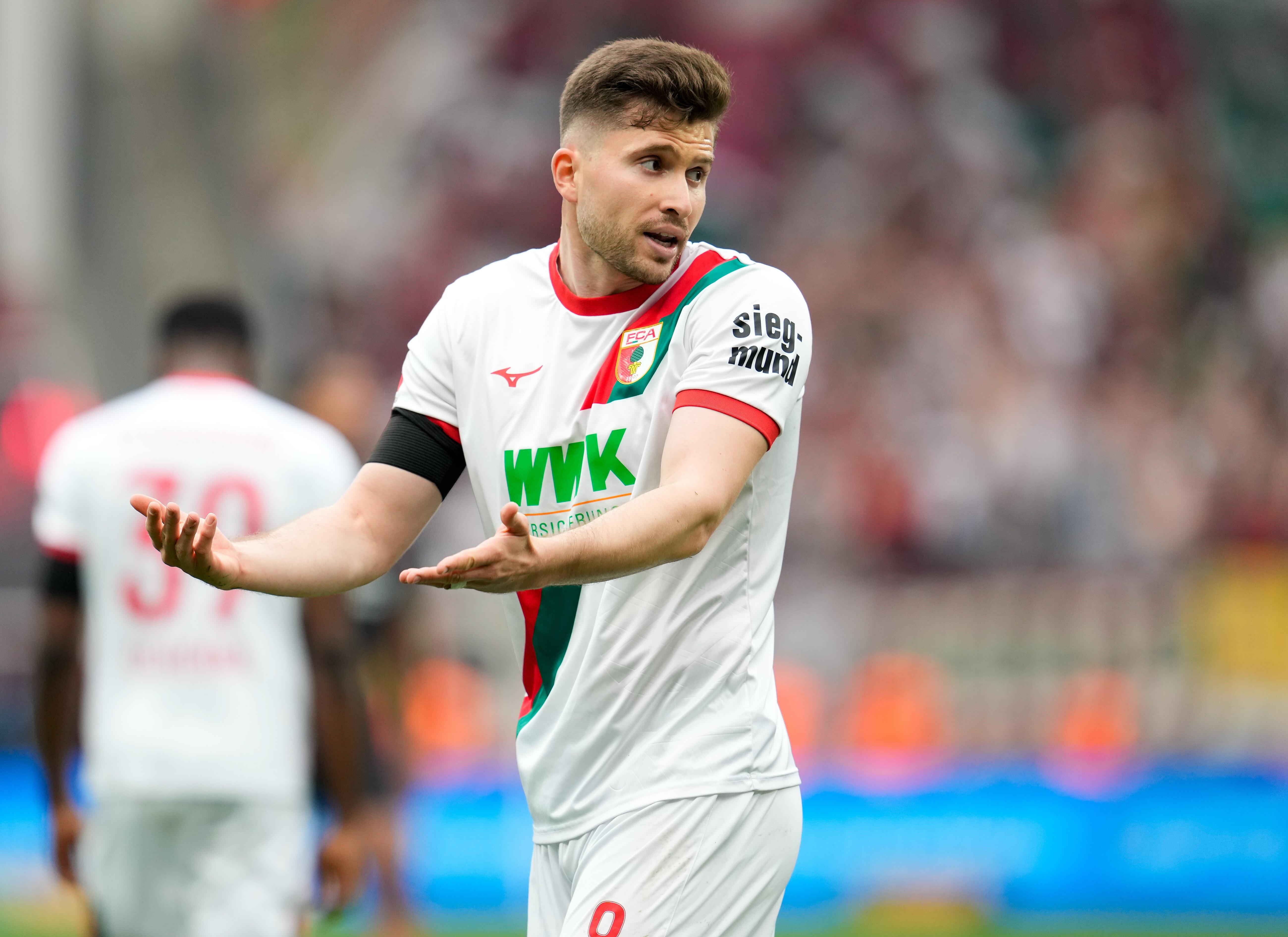 Elvis Rexhbecaj im Trikot des FC Augsburg