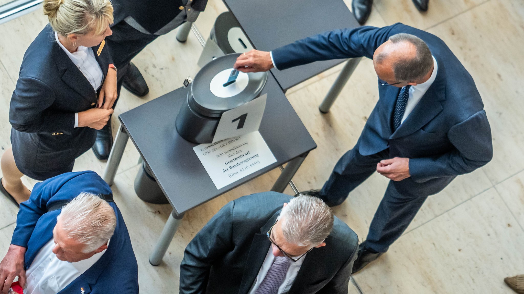 Bundestag beschließt umstrittene Krankenkassenreform