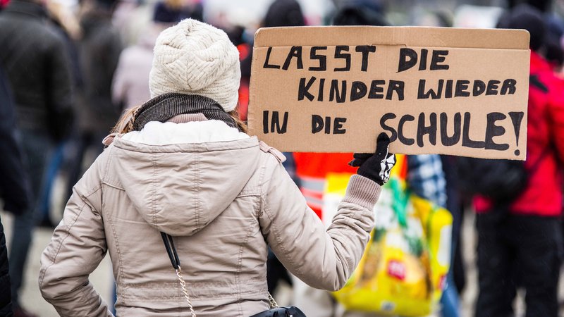 (Symbolbild) Kassenärzte fordern Corona-Aufarbeitung | Bild: picture alliance / ZUMAPRESS.com | Sachelle Babbar (Symbolbild) Kassenärzte fordern Corona-Aufarbeitung