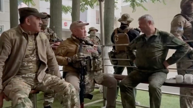 Fernsehbild von den Ereignissen in Rostow am Don | Bild: AA/Picture Alliance Fernsehbild von den Ereignissen in Rostow am Don