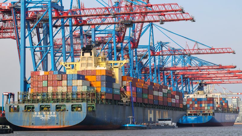 (Symbolbild) Die EU-Kommission will das EU-Lieferkettengesetz um ein Jahr verschieben | Bild: picture alliance/dpa | Christian Charisius (Symbolbild) Die EU-Kommission will das EU-Lieferkettengesetz um ein Jahr verschieben