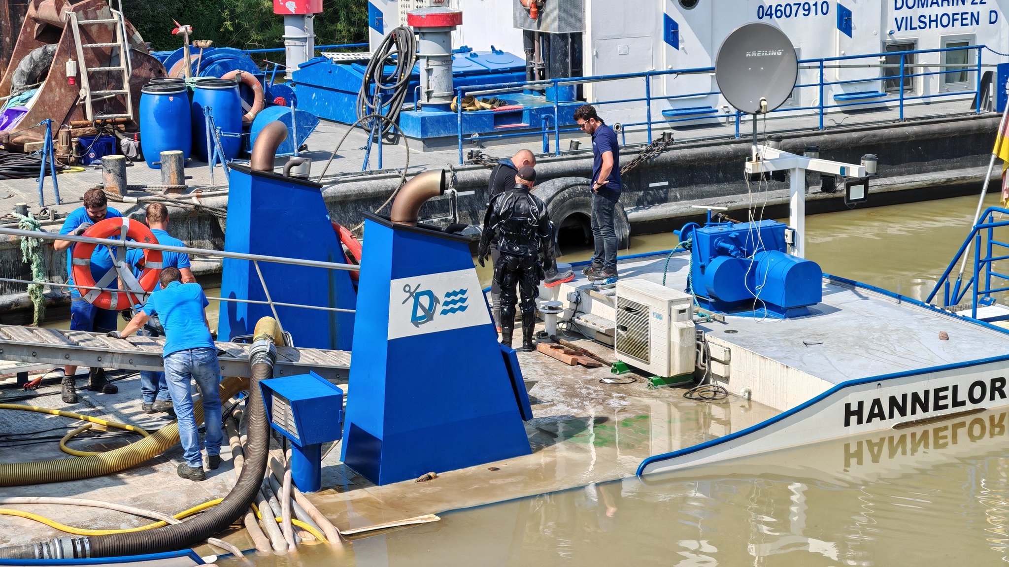 Nach dem Leerpumpen trieb das Boot wieder an die Wasseroberfläche