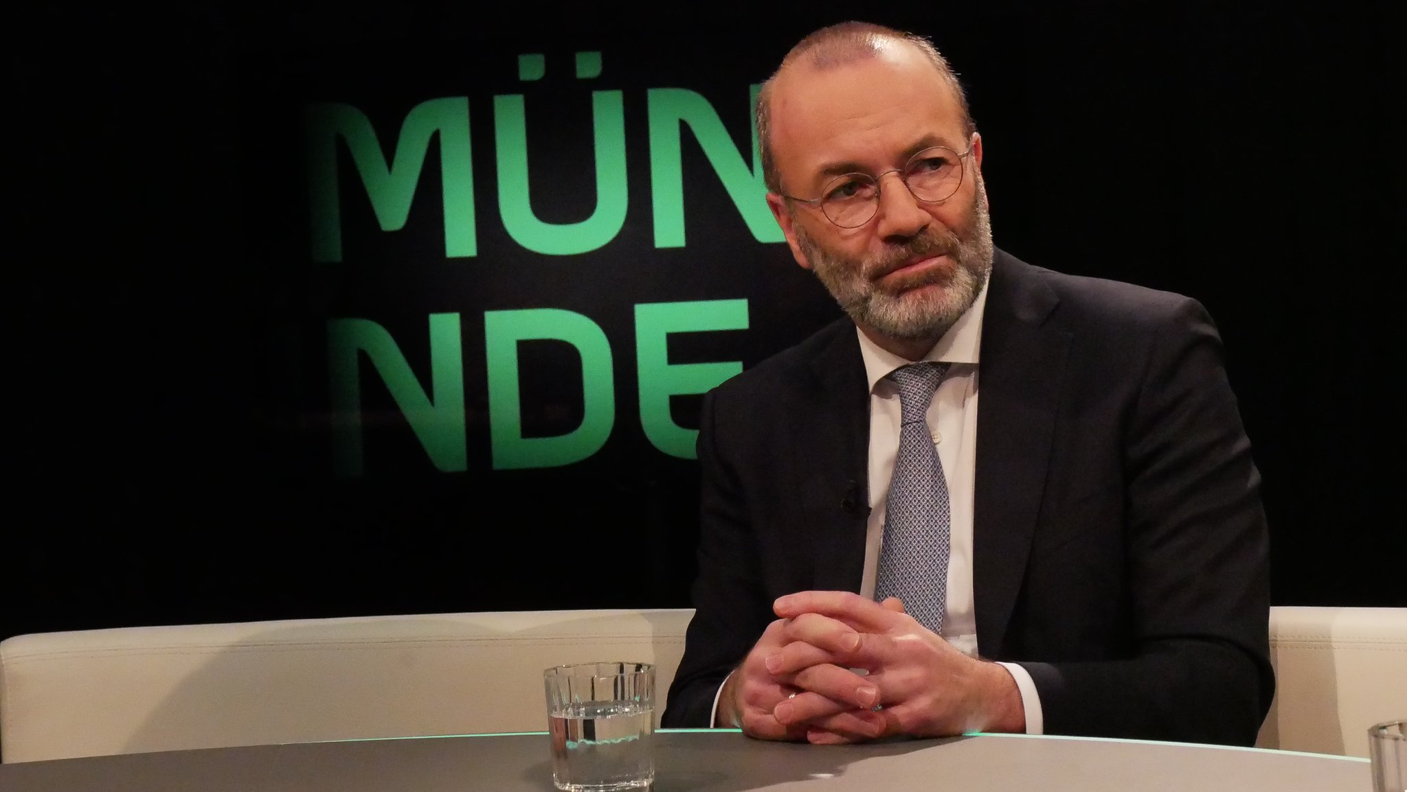 EV-Chef Manfred Weber in der Münchner Runde im BR Fernsehen | Bild: BR/Sophie Onasch EV-Chef Manfred Weber in der Münchner Runde im BR Fernsehen