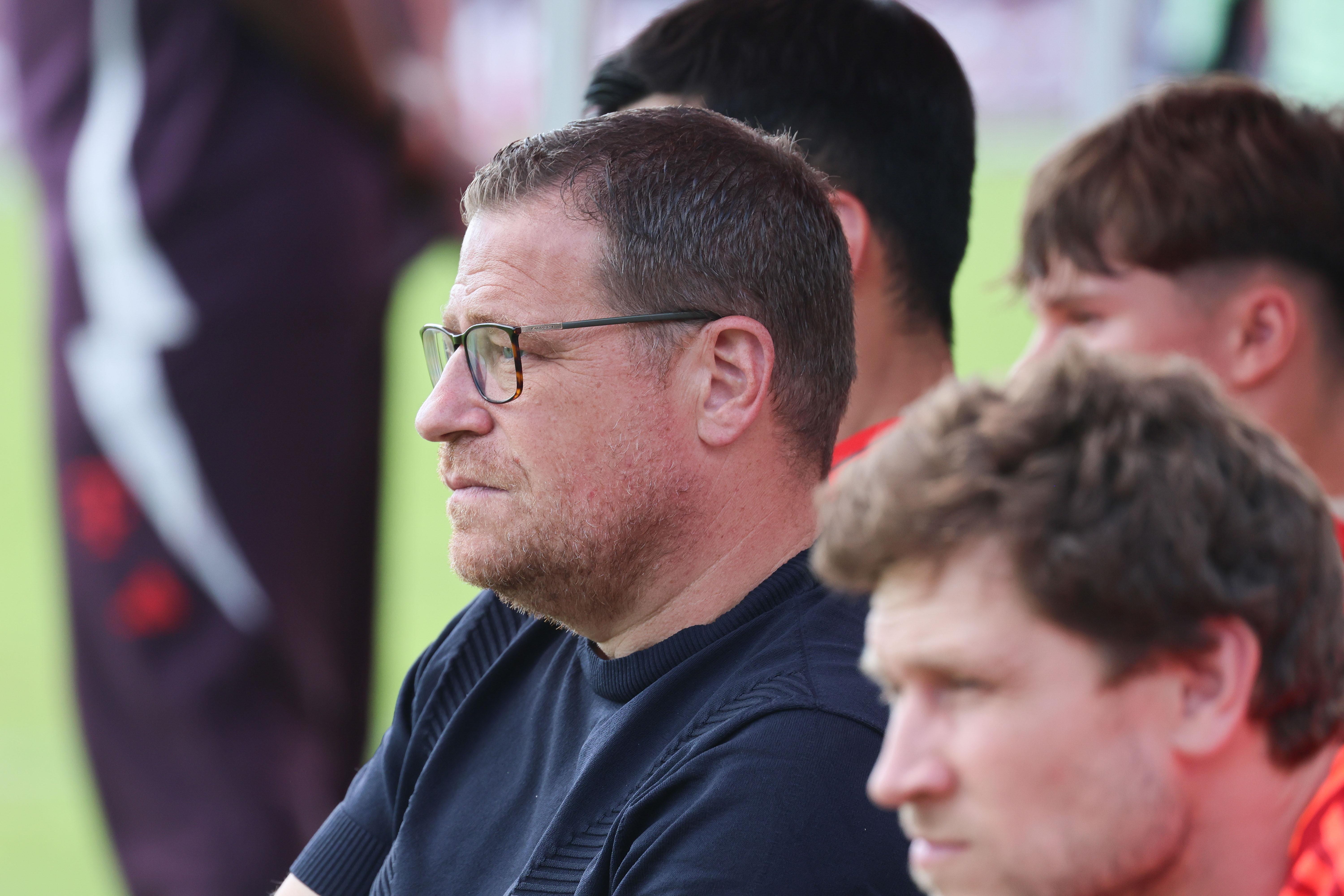 Max Eberl beim Testspiel des FC Bayern in Düren