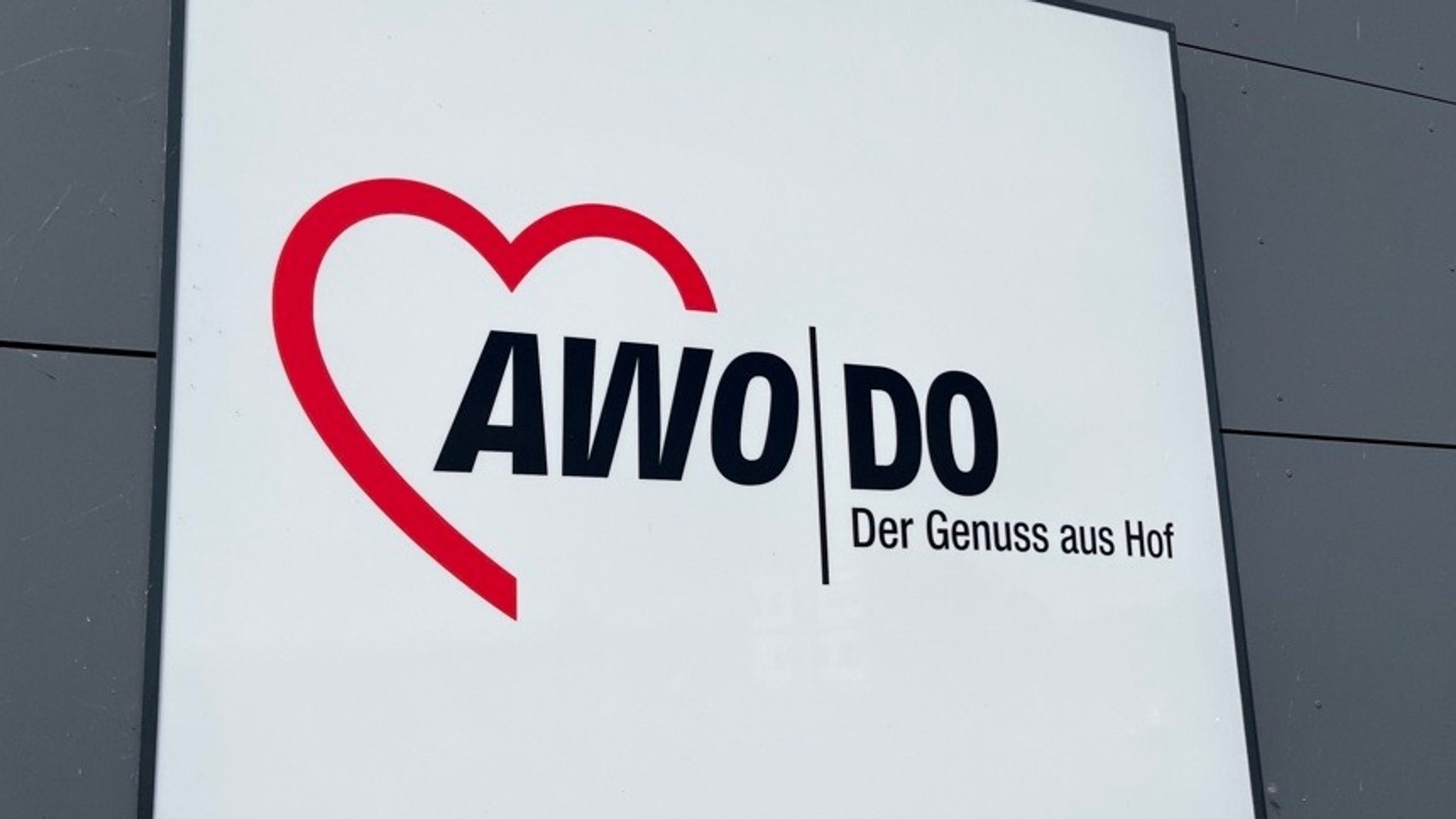 Schild der AWO Großküche in Hof | Bild: BR/ Annerose Zuber Schild der AWO Großküche in Hof