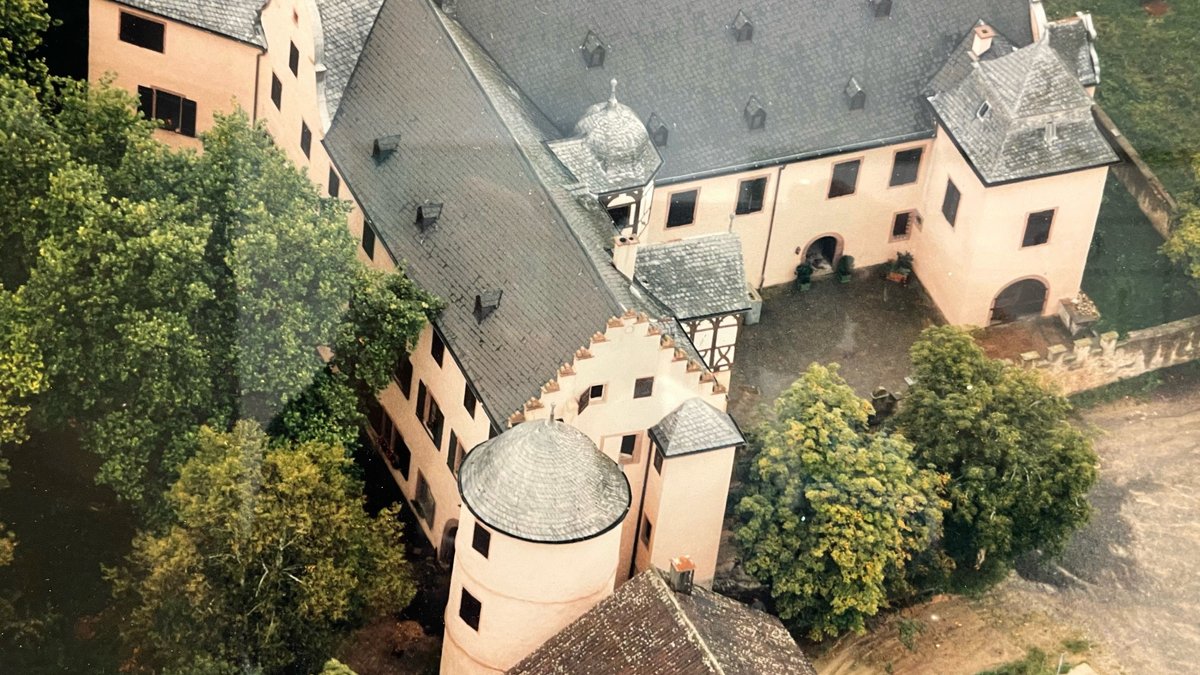 Schloss Greifenstein inmitten des Truppenübungsplatzes Hammelburg 