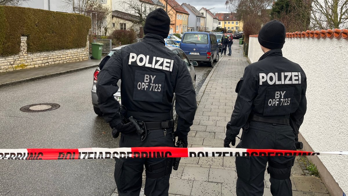 Der Tatort im Regensburger Universitätsviertel: Her soll ein 52-Jähriger seine Nachbarin erstochen haben.