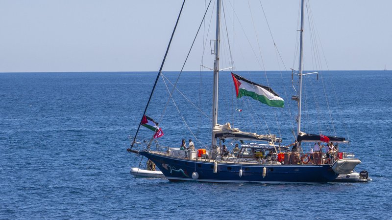 Israel will ein Schiff mit Klimaaktivistin Greta Thunberg und anderen Aktivisten am Erreichen des Gazastreifens hindern. | Bild: picture alliance / Anadolu | Salvatore Allegra Israel will ein Schiff mit Klimaaktivistin Greta Thunberg und anderen Aktivisten am Erreichen des Gazastreifens hindern.
