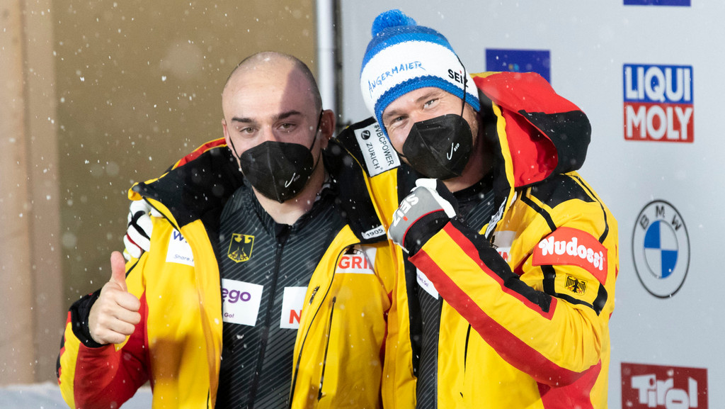 Christian Rasp (links) und Johannes Lochner (rechts) beim Bob-Weltcup in Innsbruck.
