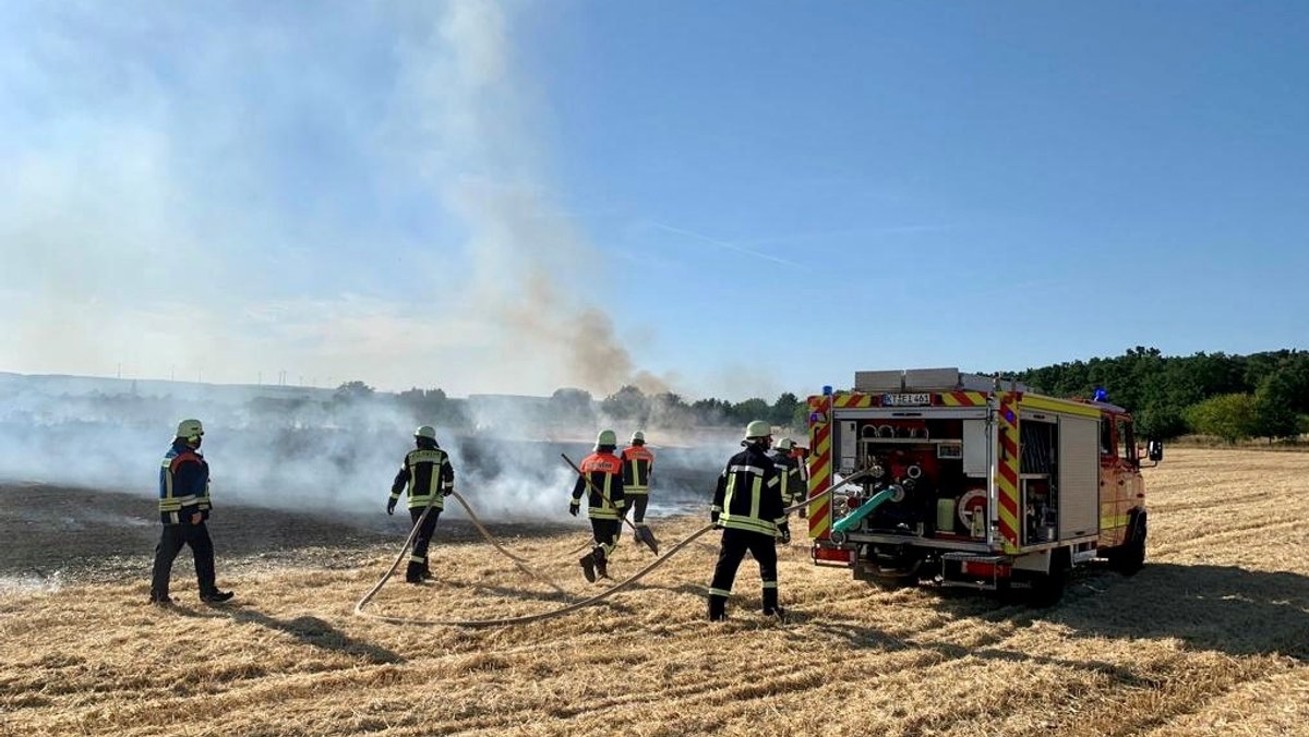 Feuerwehren wegen Wald- und Feldbränden im Stress