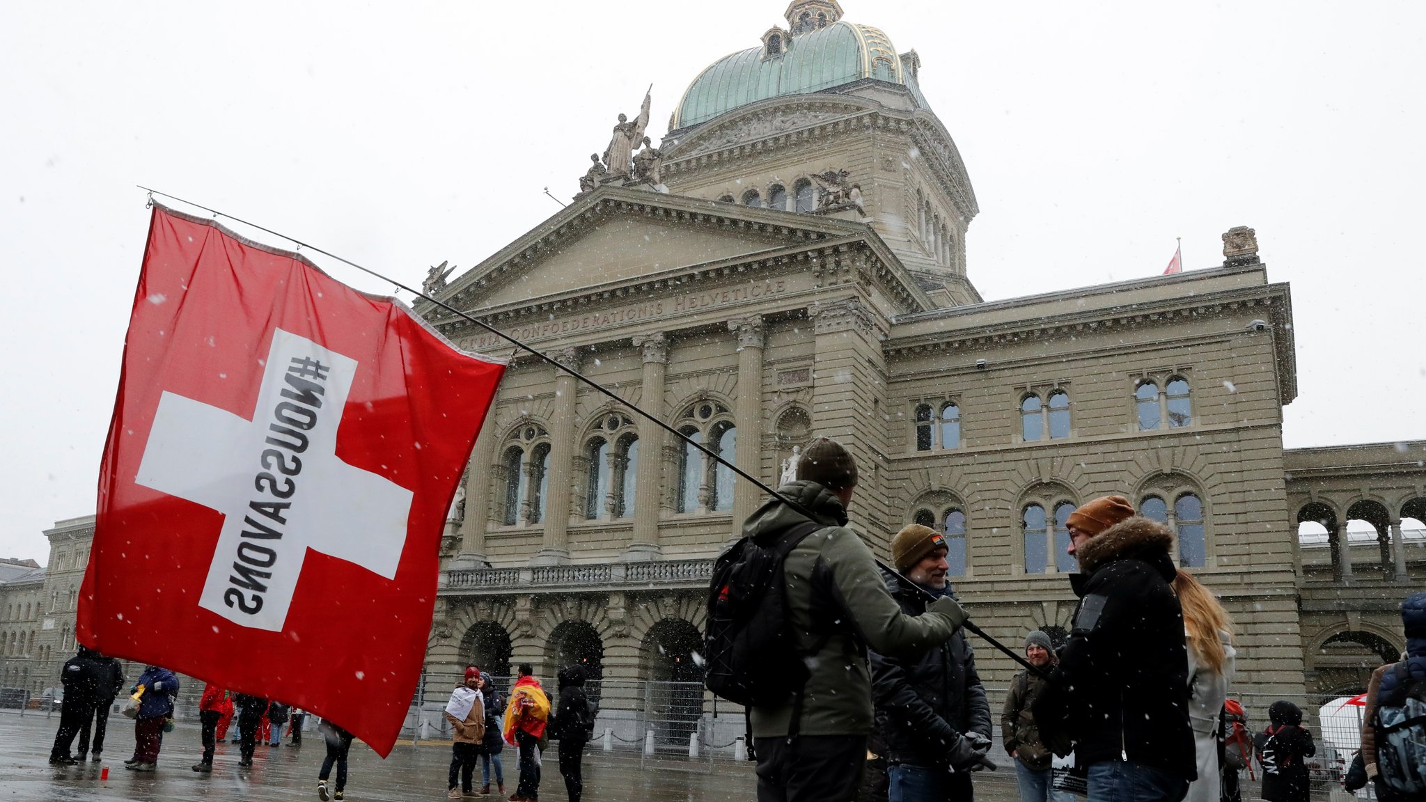 Die Schweizerinnen und Schweizer haben für die Beibehaltung des Covid-Zertifikats gestimmt.