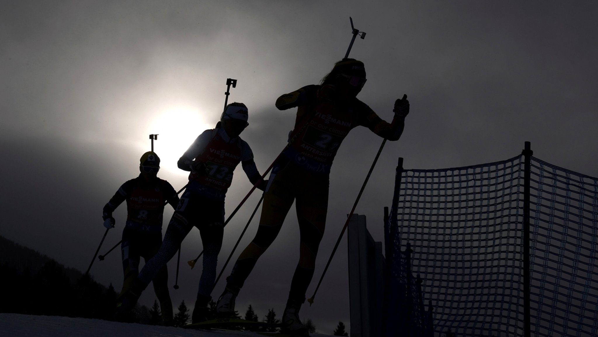 Biathletinnen im Staffelrennen von Antholz