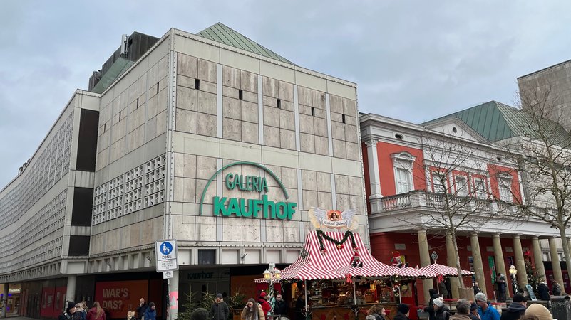 Das ehemalige Kaufhof-Gebäude in der Regensburger Innenstadt hat den Besitzer gewechselt. | Bild: BR/Michael Buchner Das ehemalige Kaufhof-Gebäude in der Regensburger Innenstadt hat den Besitzer gewechselt.