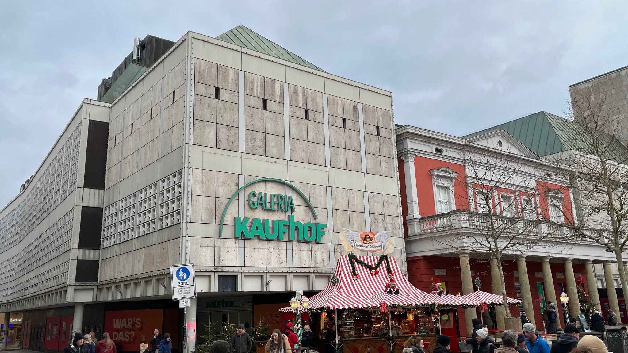 Das ehemalige Kaufhof-Gebäude in der Regensburger Innenstadt hat den Besitzer gewechselt.