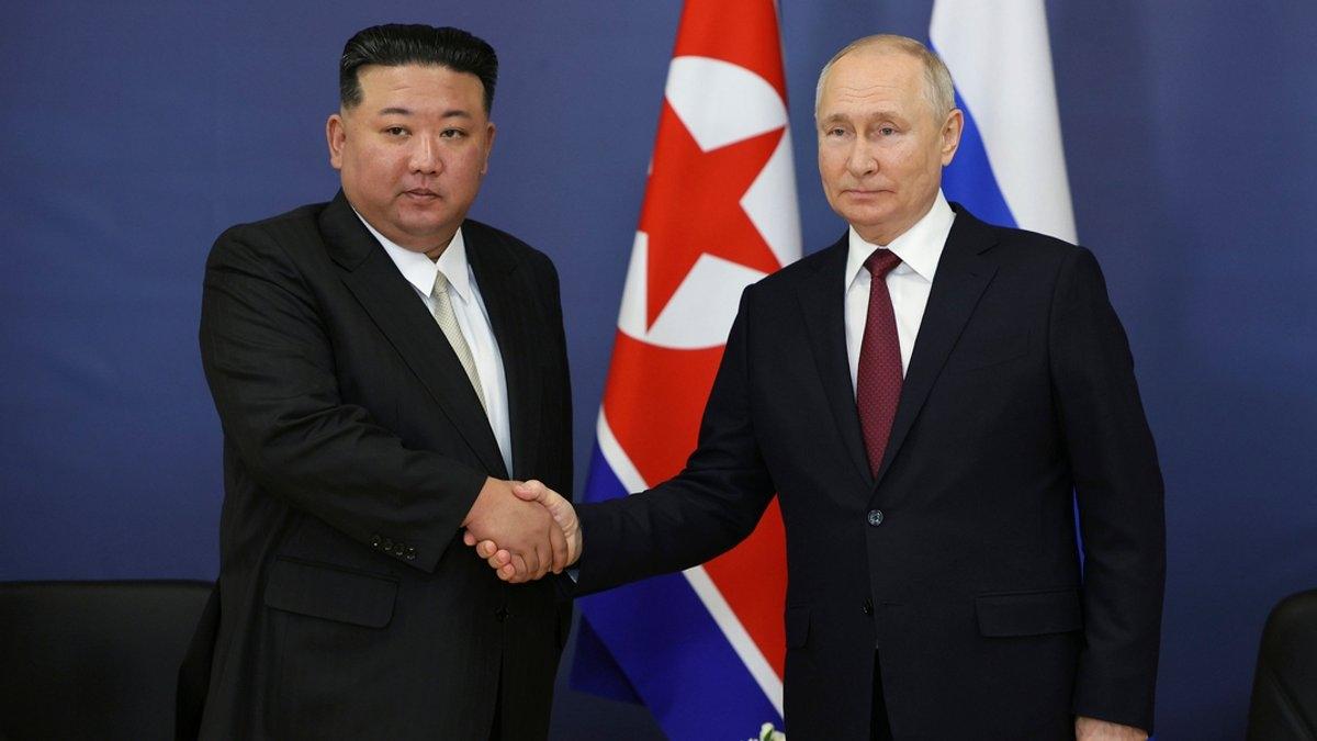 Wladimir Putin, Präsident von Russland, und Kim Jong Un, Machthaber von Nordkorea, am 13. September | Bild:Vladimir Smirnov/Pool Sputnik Kremlin/AP/dpa