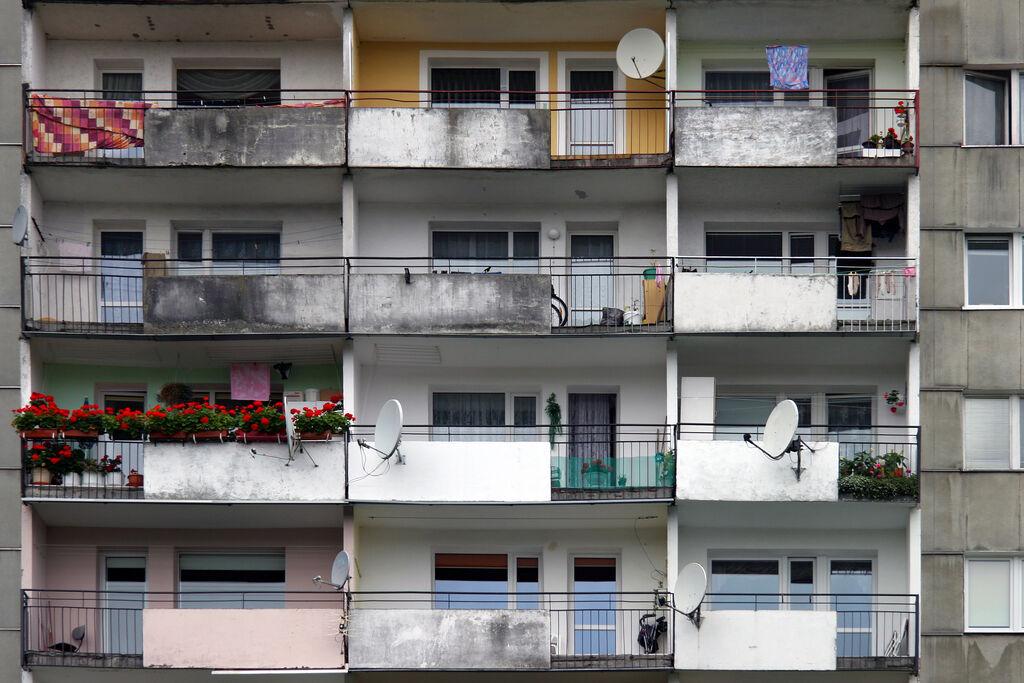 Die Fassade eines Mehrfamilienhauses. Foto: D. Schneider, Fassade_142556 (c)adpic_27.12.2011