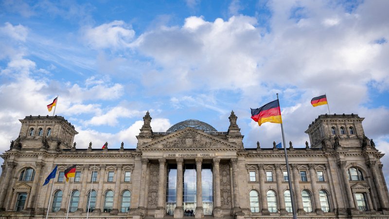 Blick auf das Reichstagsgebäude, den Sitz des Deutschen Bundestags. | Bild: dpa-Bildfunk/Monika Skolimowska Blick auf das Reichstagsgebäude, den Sitz des Deutschen Bundestags.