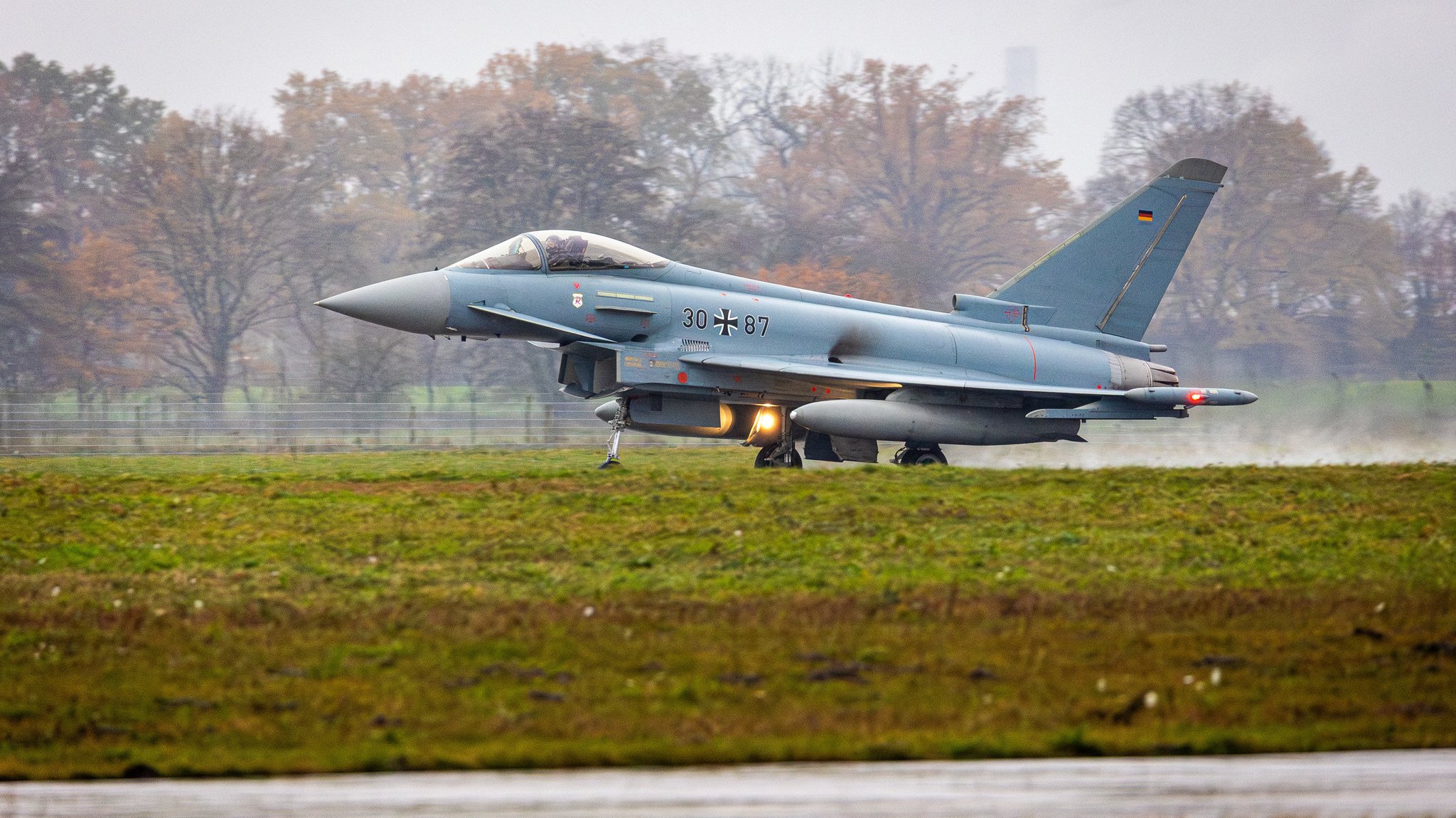 Ein Kampfflugzeug vom Typ Eurofighter.