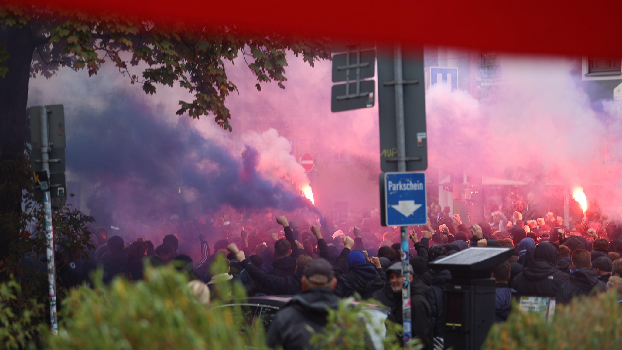  Aufmarsch vor dem Spiel des TSV 1860 München und dem FC Bayern II