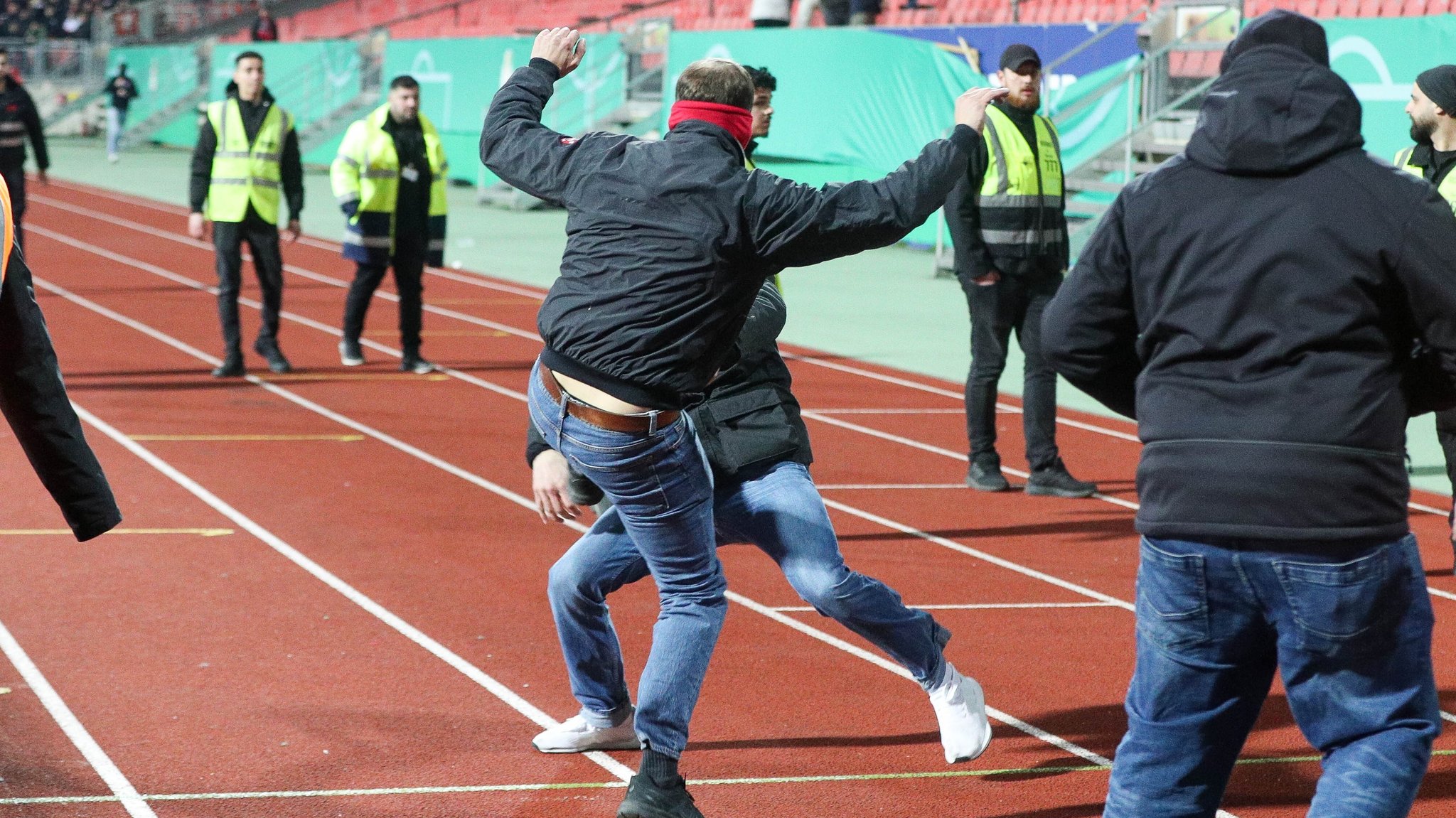 Nach Stadion-Schlägerei: FCN-Ultra zu Freiheitsstrafe verurteilt