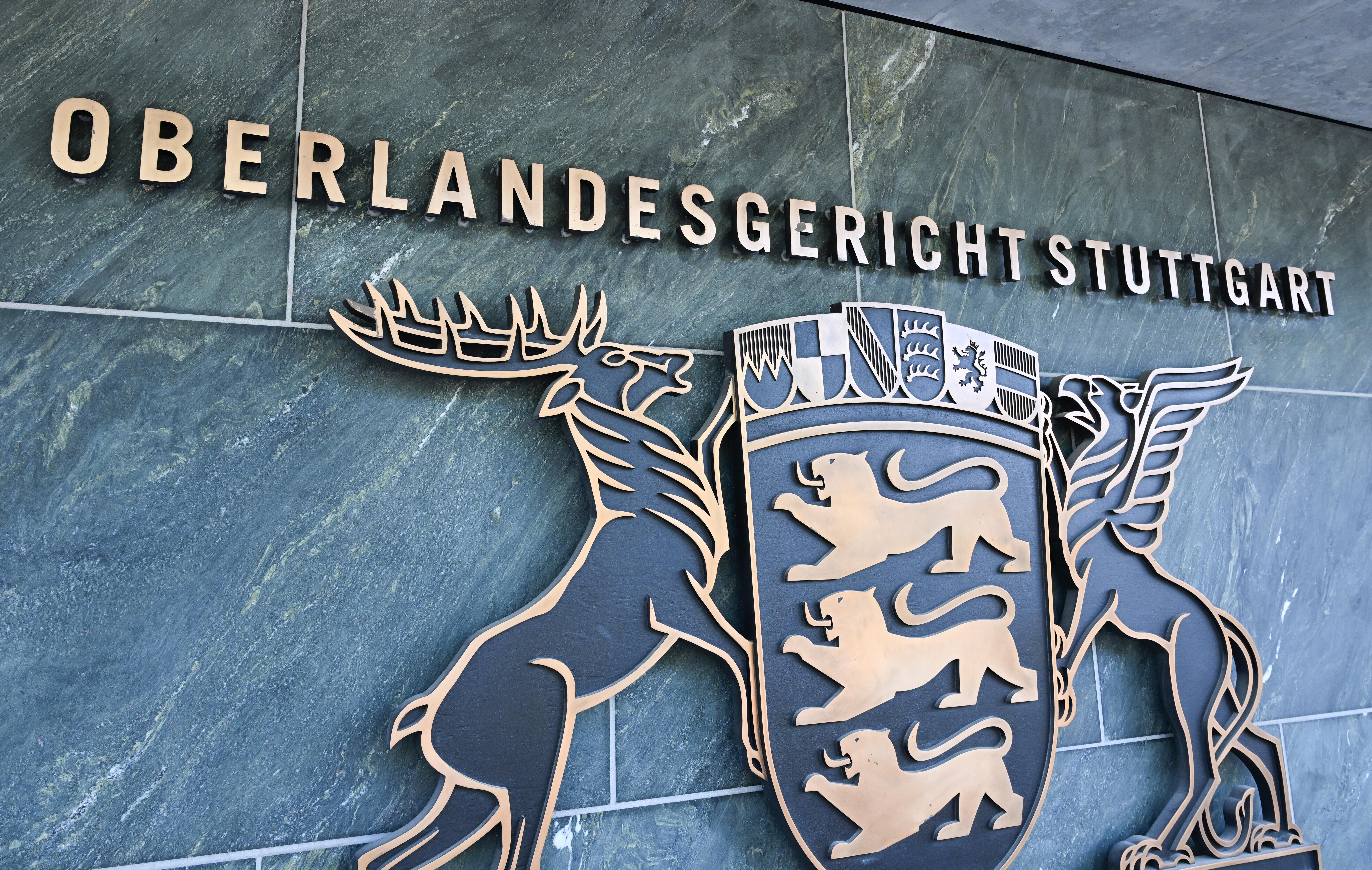 Blick auf den Eingang zum Oberlandesgericht in Stuttgart-Stammheim