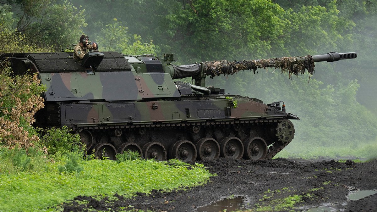 Eine Panzerhaubitze im Einsatz im Ukrainekrieg