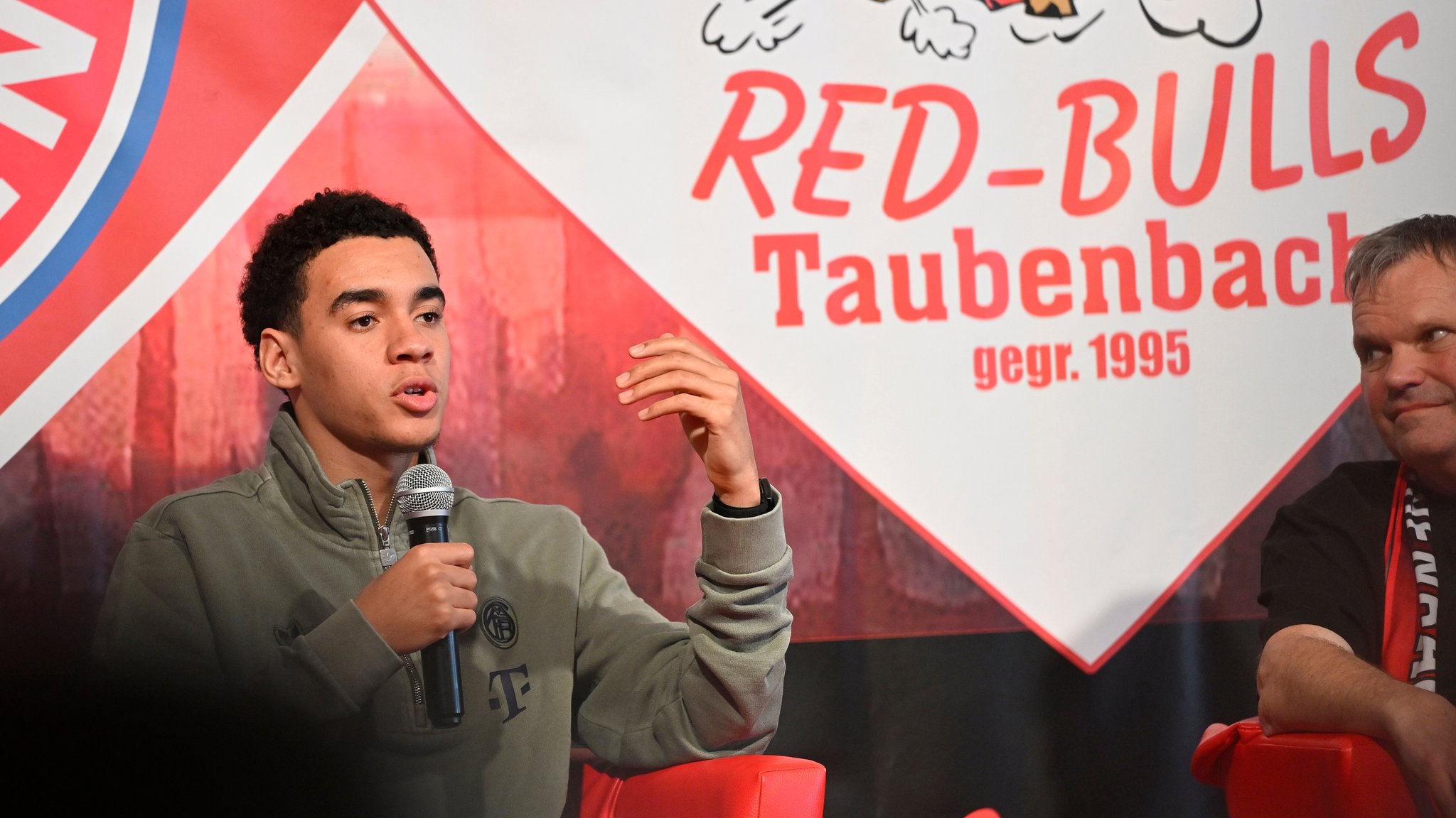 Jamal Musiala bei Fanklubbesuch gefeiert: "Es läuft richtig gut"
