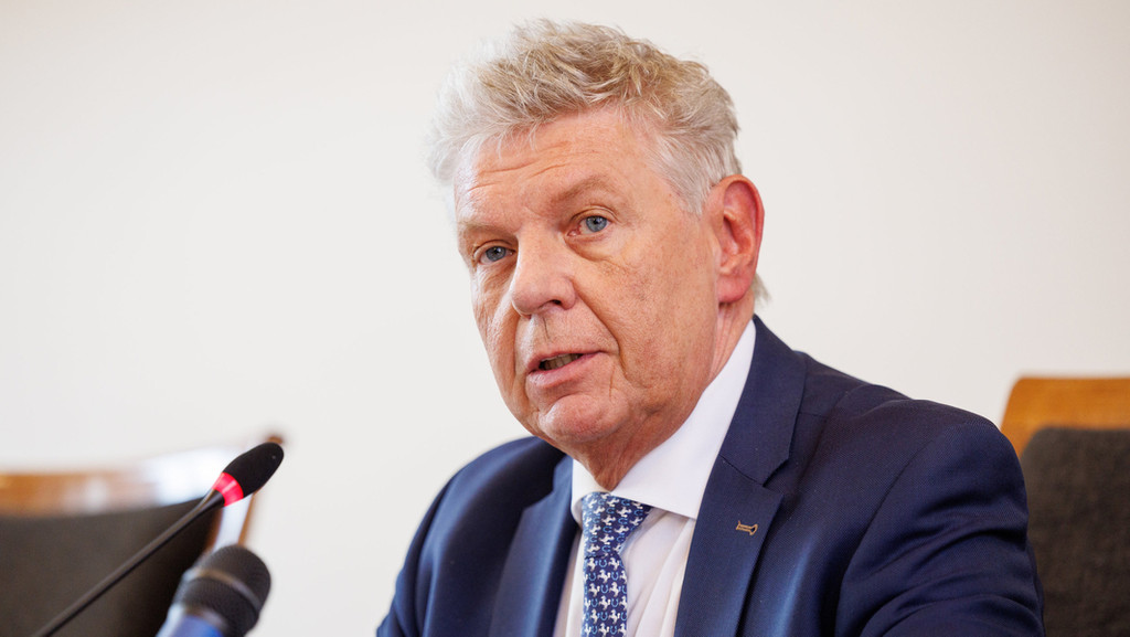 Münchens Oberbürgermeister Dieter Reiter gibt grünes Licht für die Wiesn 2022 | Bild: dpa-Bildfunk/Matthias Balk Münchens Oberbürgermeister Dieter Reiter gibt grünes Licht für die Wiesn 2022