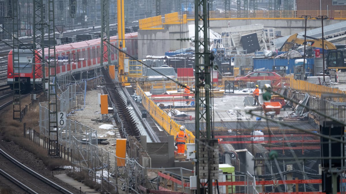 Baustelle zur Zweiten S-Bahn-Stammstrecke in München nahe der Donnerstberger Brücke.
