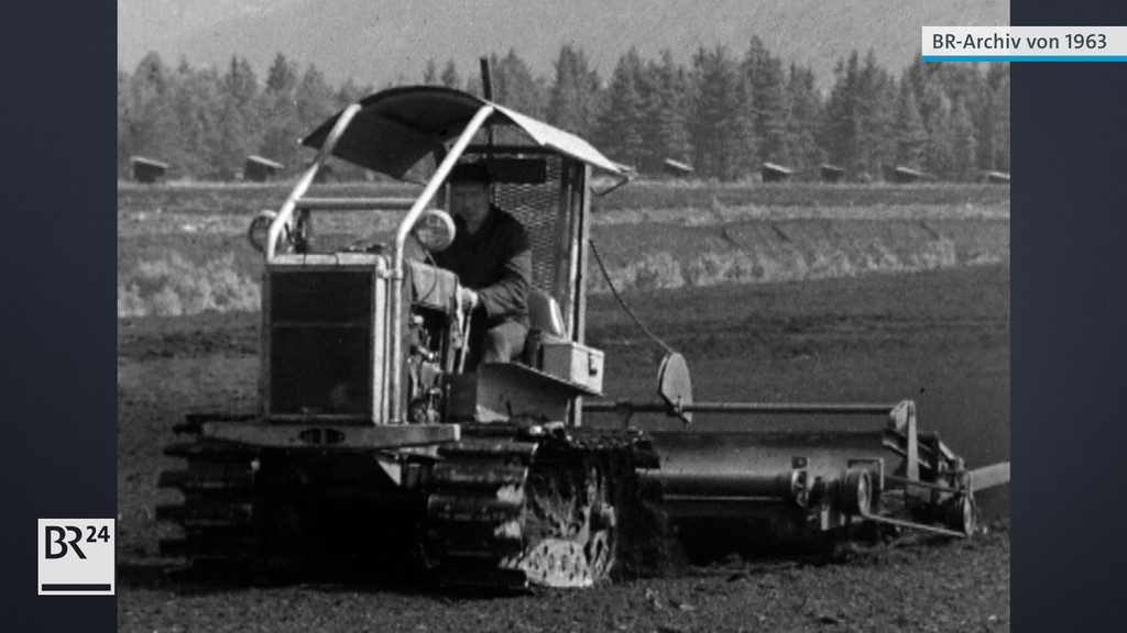 Maschine zur Torfgewinnung auf dem Feld | Bild: BR-Archiv Maschine zur Torfgewinnung auf dem Feld