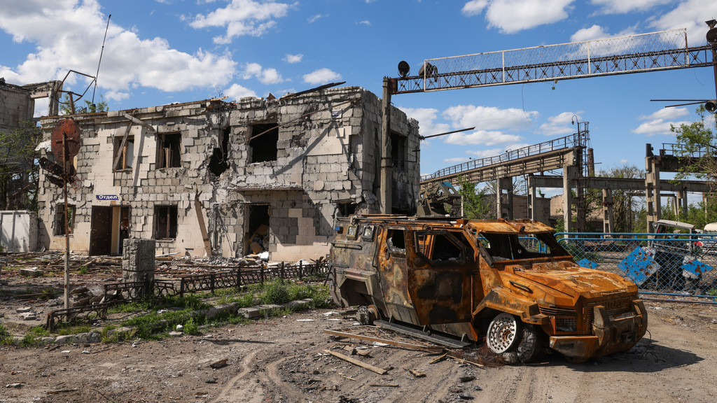 Zerstörte Gebäude im Donbass