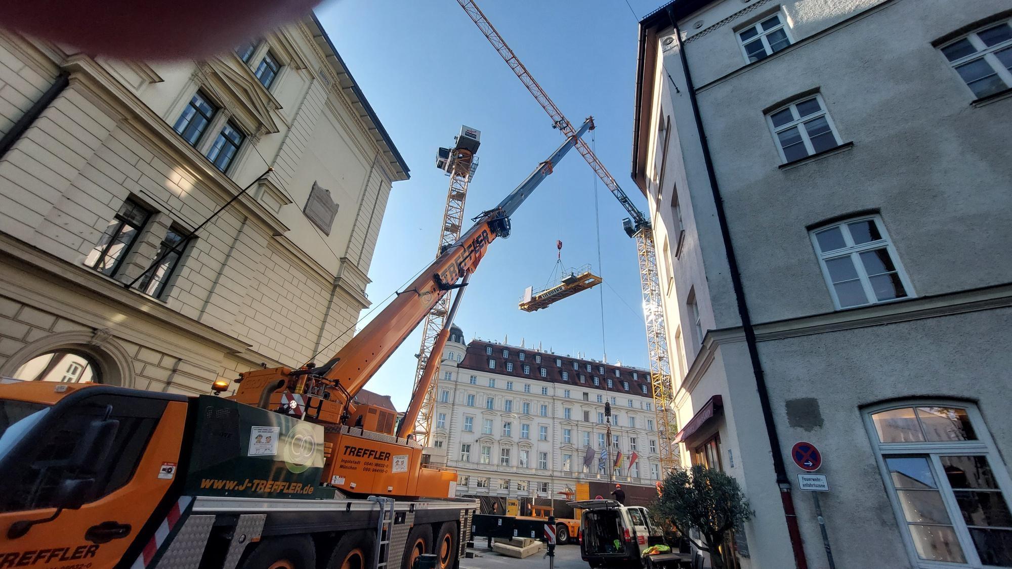 Baukran in München wird abgebaut.