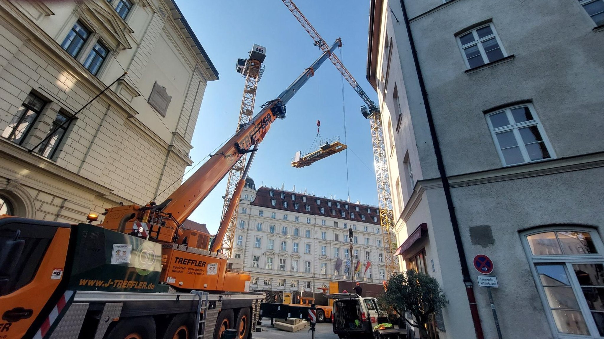 Baukran in München wird abgebaut.