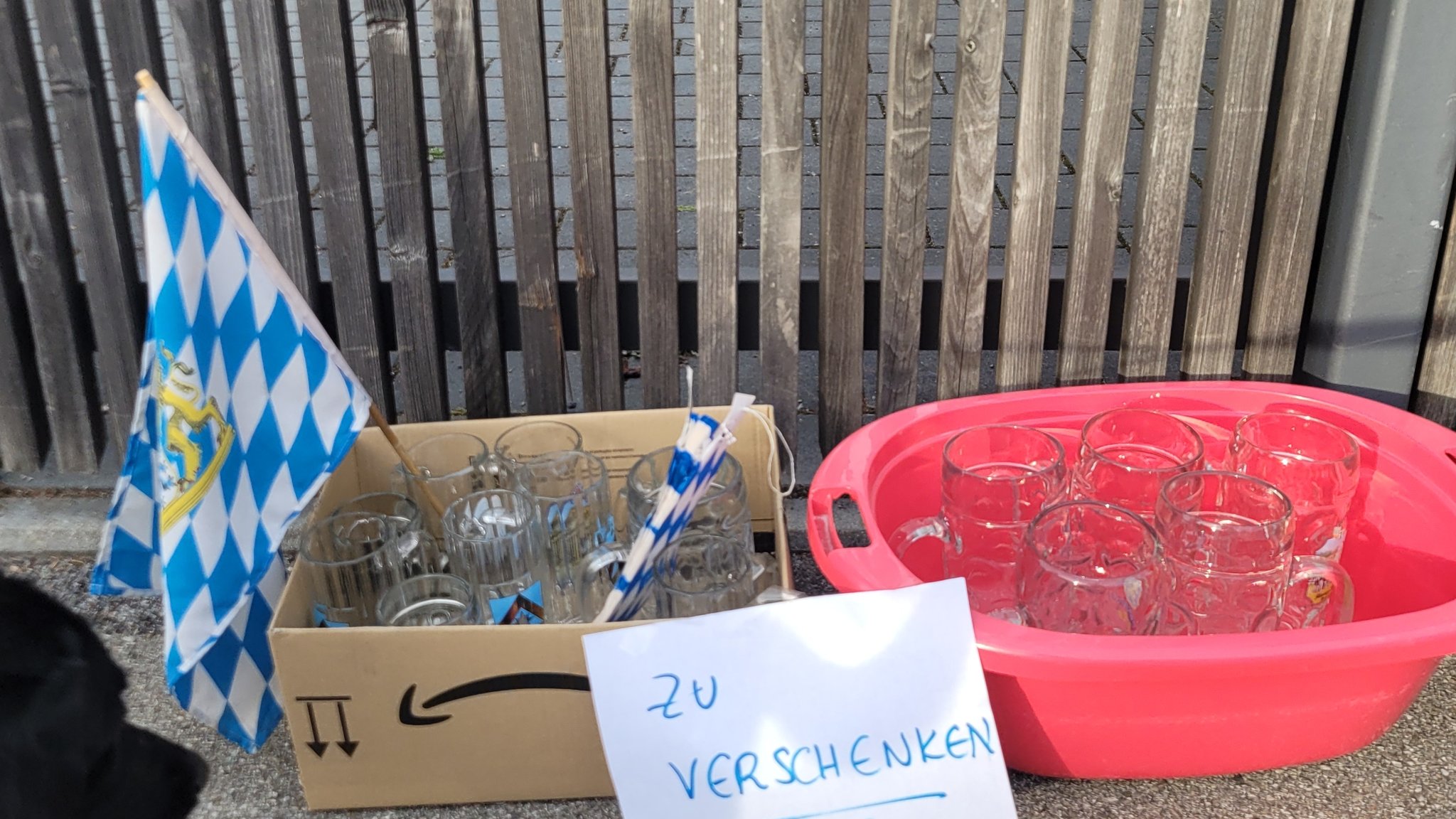 "Zu verschenken": Kartons, die Freude machen – und Ärger