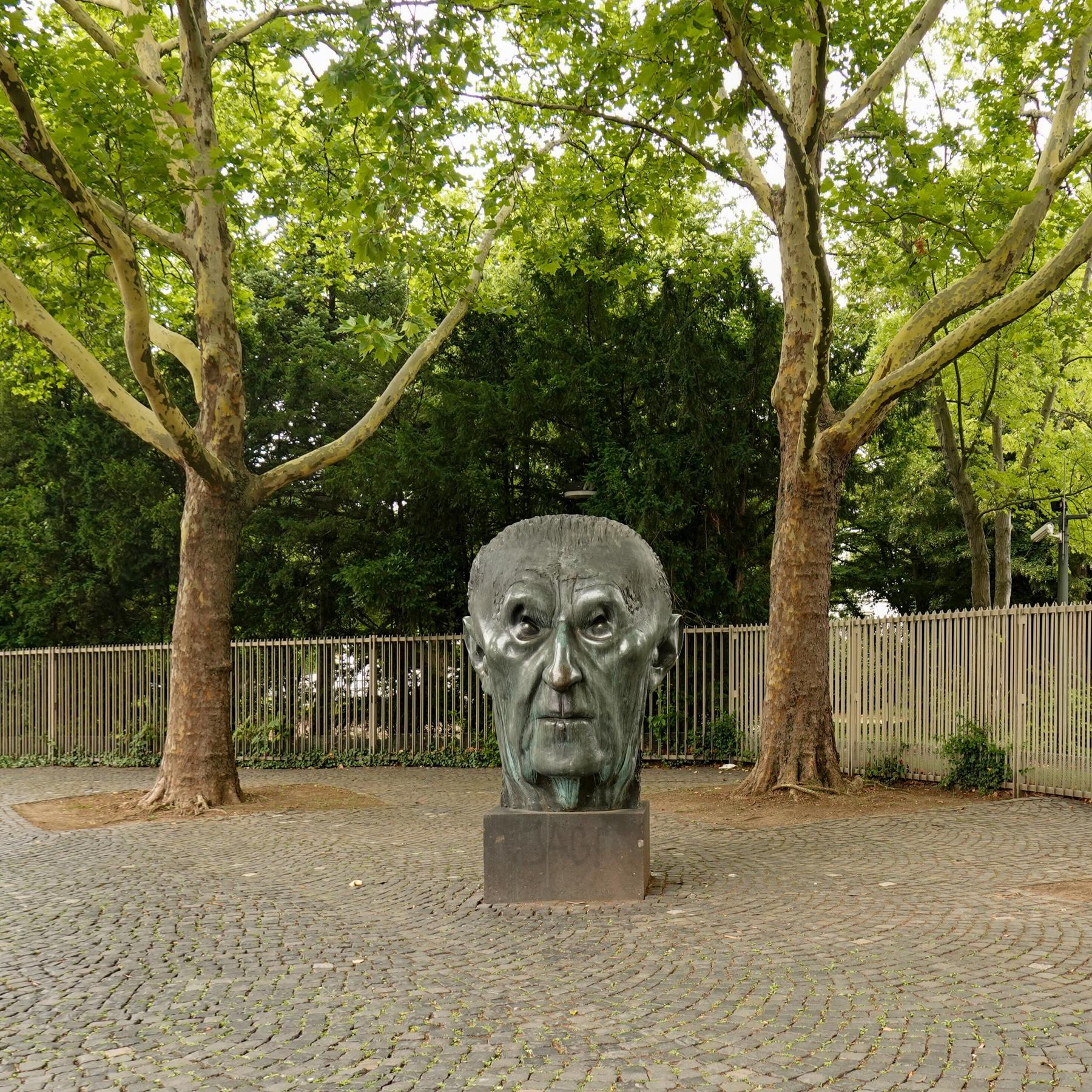 Kanzler nach der Katastrophe“: Neue Adenauer-Biografie von Norbert Frei