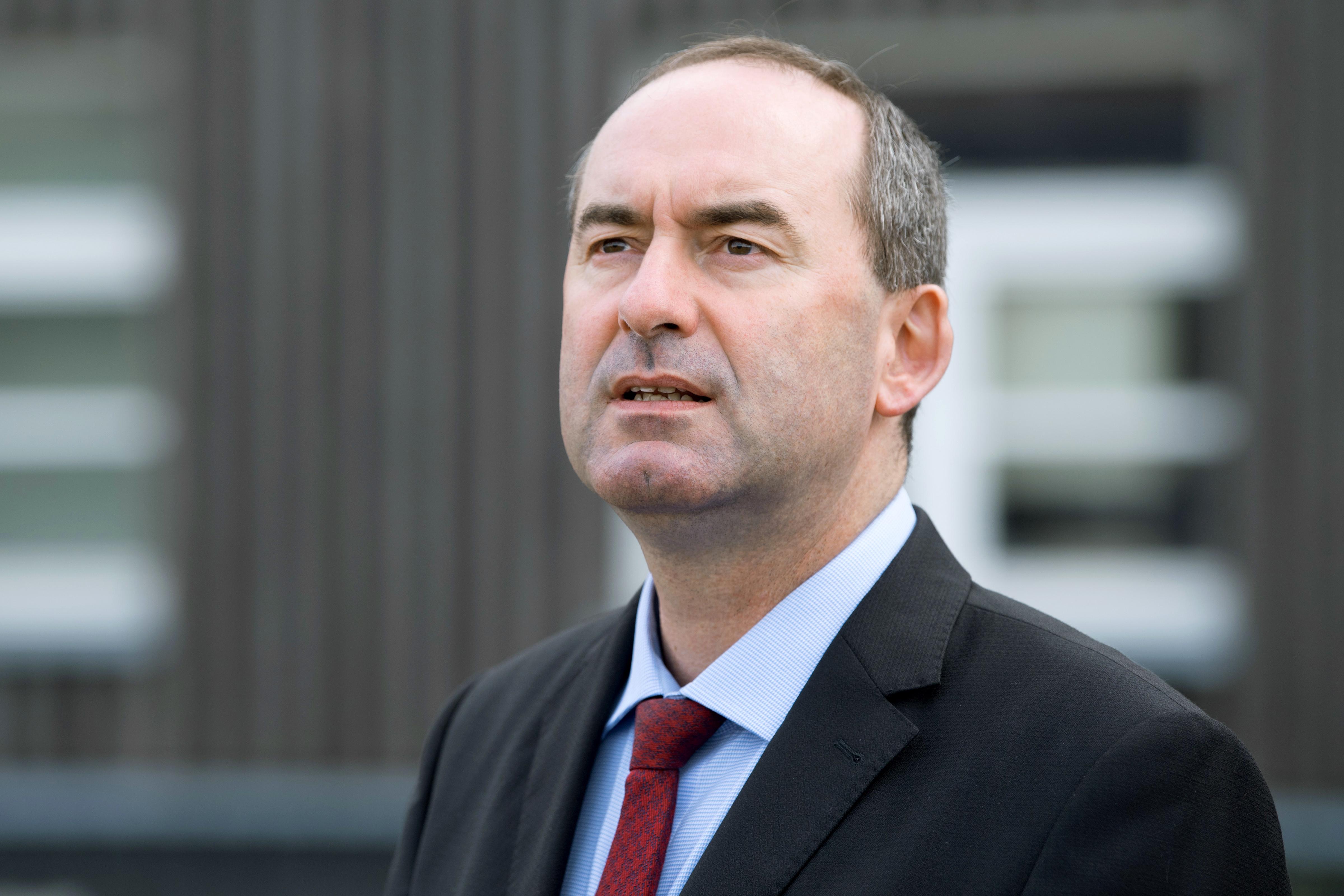 Aiwanger in China: Chancen, aber auch Hürden für die Wirtschaft - BR24