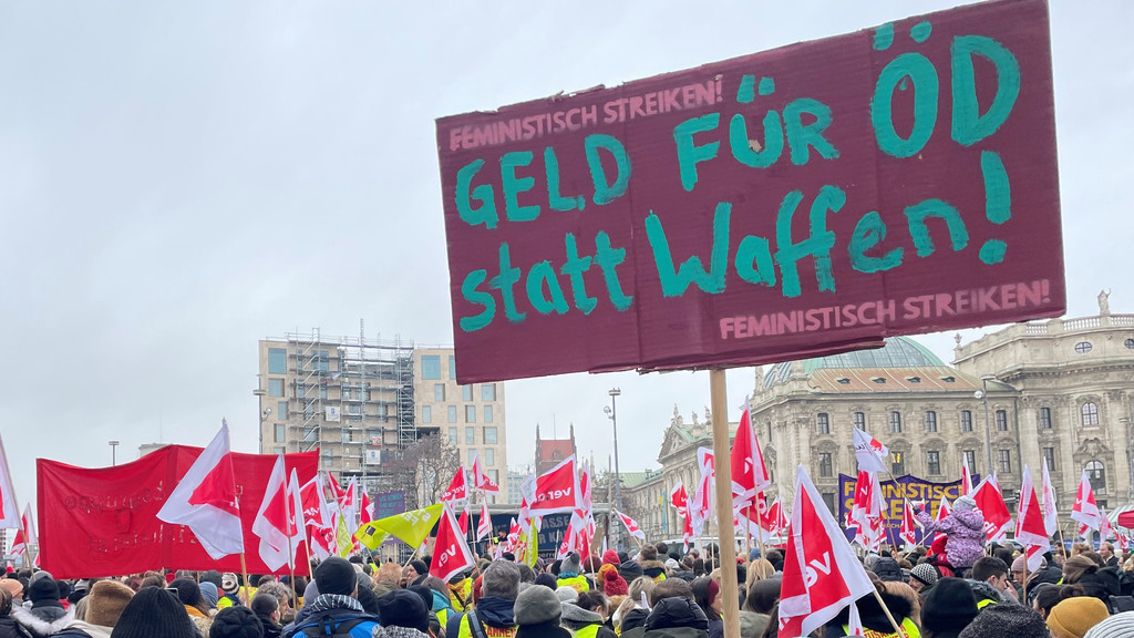 Demo am Münchner Stachus. 