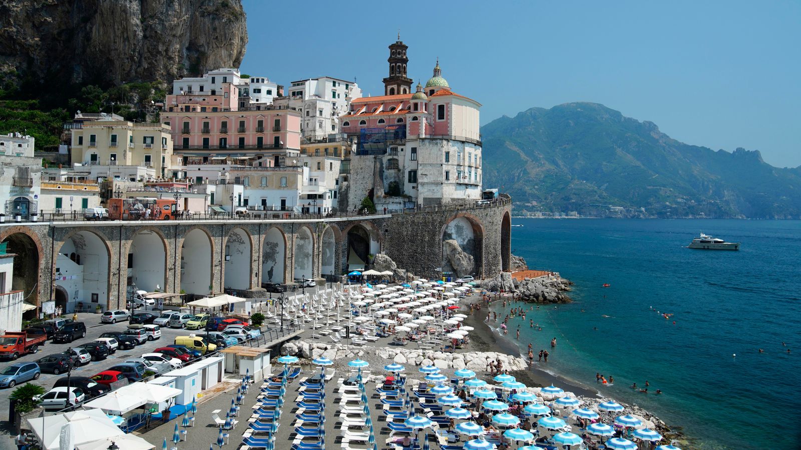 Fine delle regole Corona in Italia: flusso negli hotel per vacanze