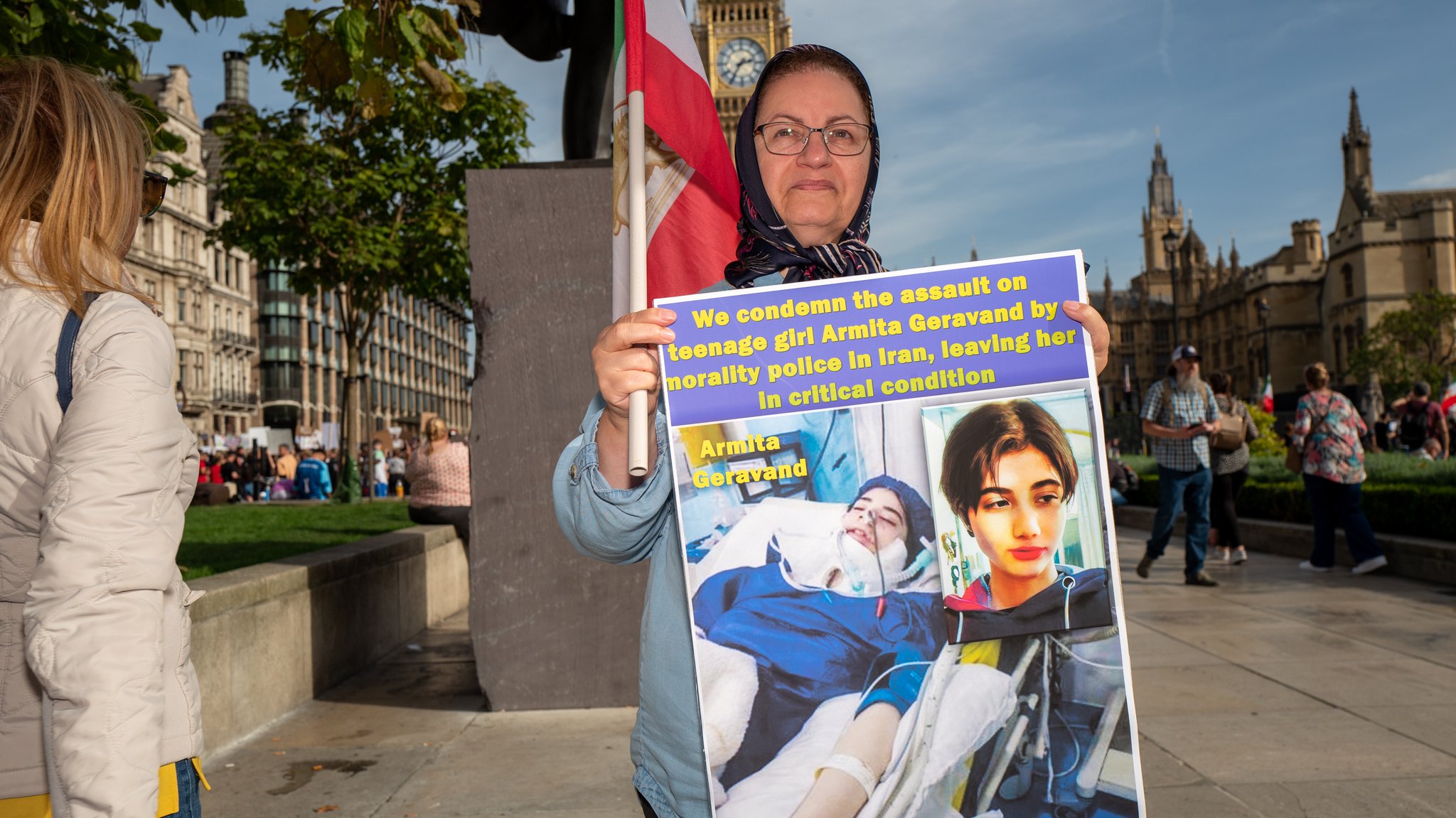 Aktivisten der Londoner Gruppe "Stage of Freedom" protestierten am 8. Oktober in Westminster gegen das brutale iranische Regime.