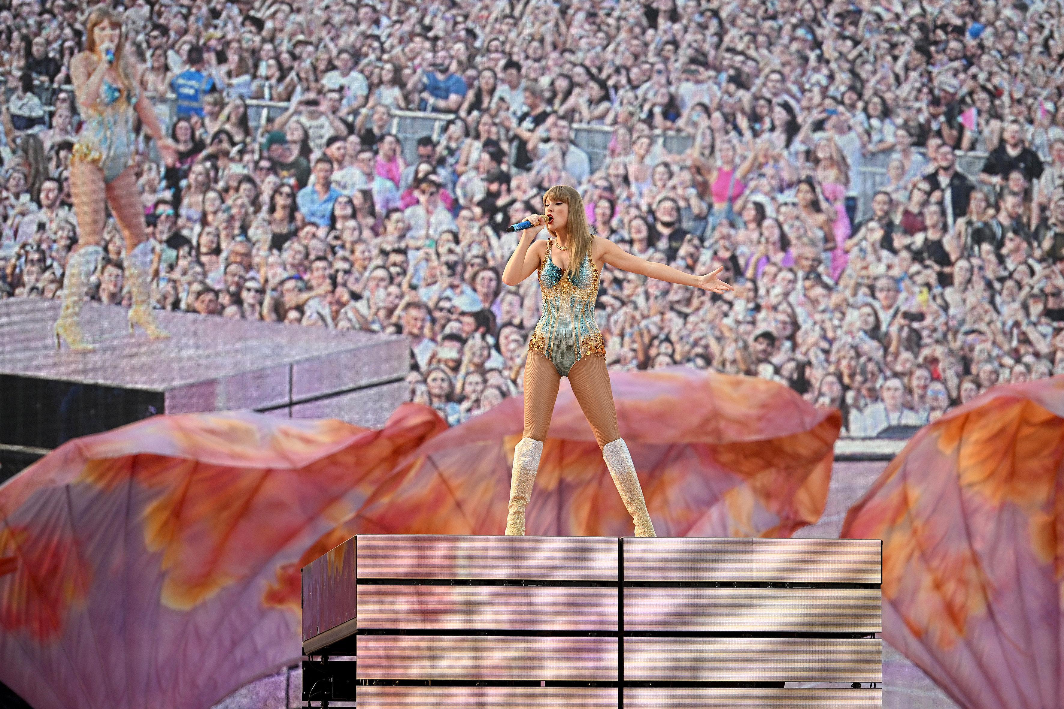 Sängerin Taylor Swift live auf der Bühne am 27.07.2024 im Münchner Olympiastadion.