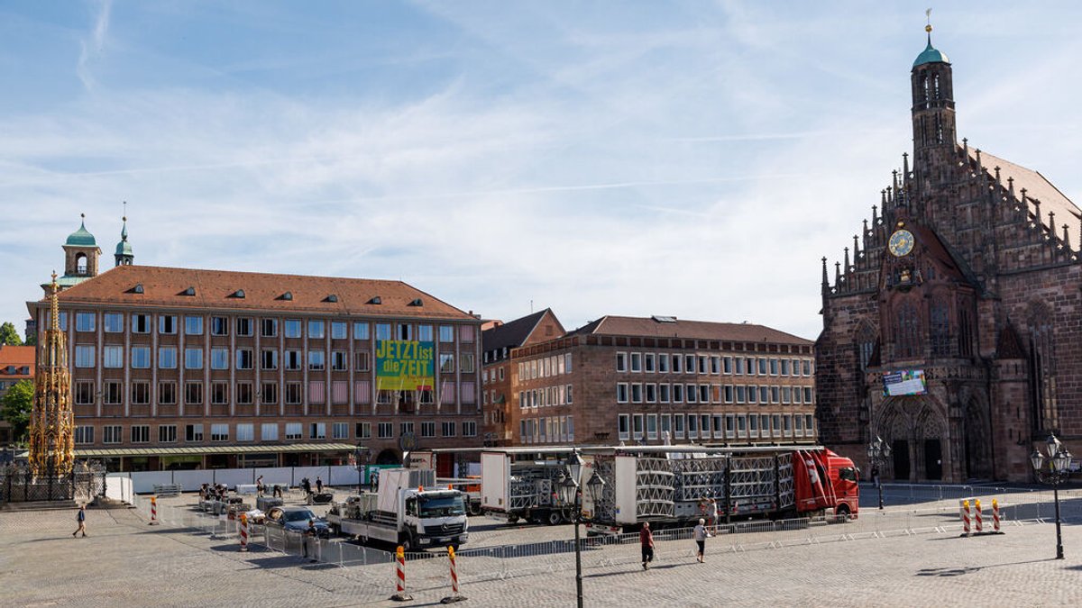 Vor dem 38. Deutschen Evangelischen Kirchentag beginnen die Aufbauarbeiten in Nürnberg.