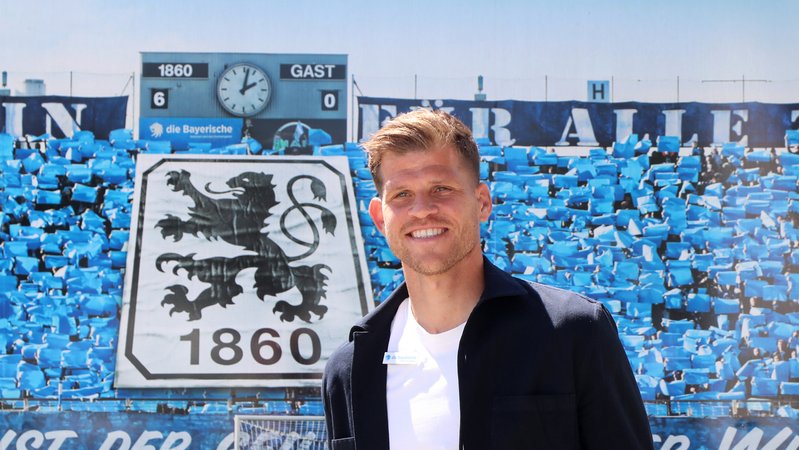 Vorstellung von Florian Niederlechner beim TSV 1860 | Bild: picture alliance / Wagner | Ulrich Wagner Vorstellung von Florian Niederlechner beim TSV 1860
