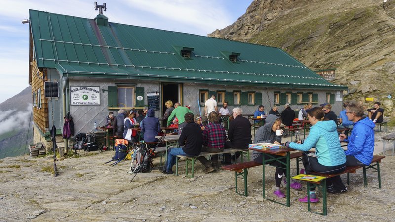 Das Heinrich-Schwaiger-Haus auf 2808 Metern: Die Berghütte gehört der Sektion München und Oberland des Deutscher Alpenverein. | Bild: picture alliance Das Heinrich-Schwaiger-Haus auf 2808 Metern: Die Berghütte gehört der Sektion München und Oberland des Deutscher Alpenverein.