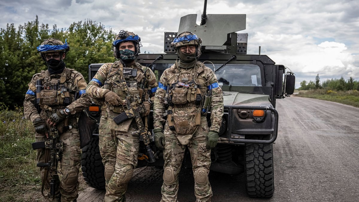 Ukrainische Soldaten nahe der Grenze zum russischen Oblast Kursk