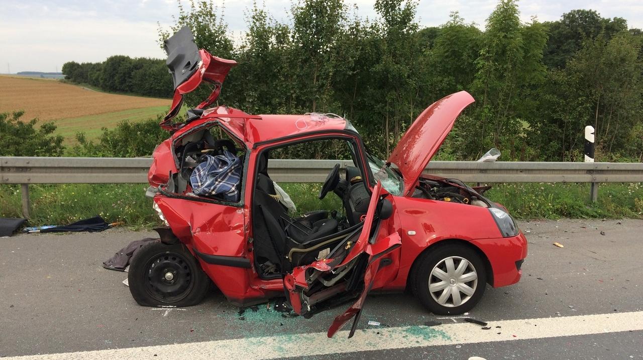 Schwerer Unfall: Autofahrerin Stirbt Auf Der A7 | BR24