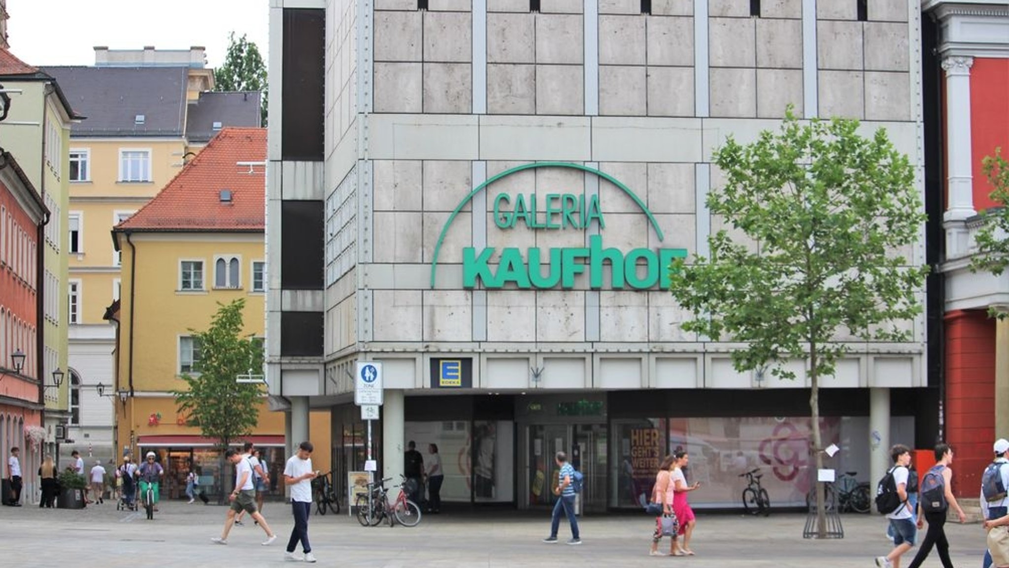 19.06.2023, Regensburg - Die gerettete Galeria Kaufhof Filiale am Neupfarrplatz in der Regensburger Altstadt.