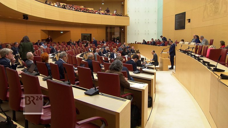 Landtag debattiert über Flüchtlinge – SPD boykottiert