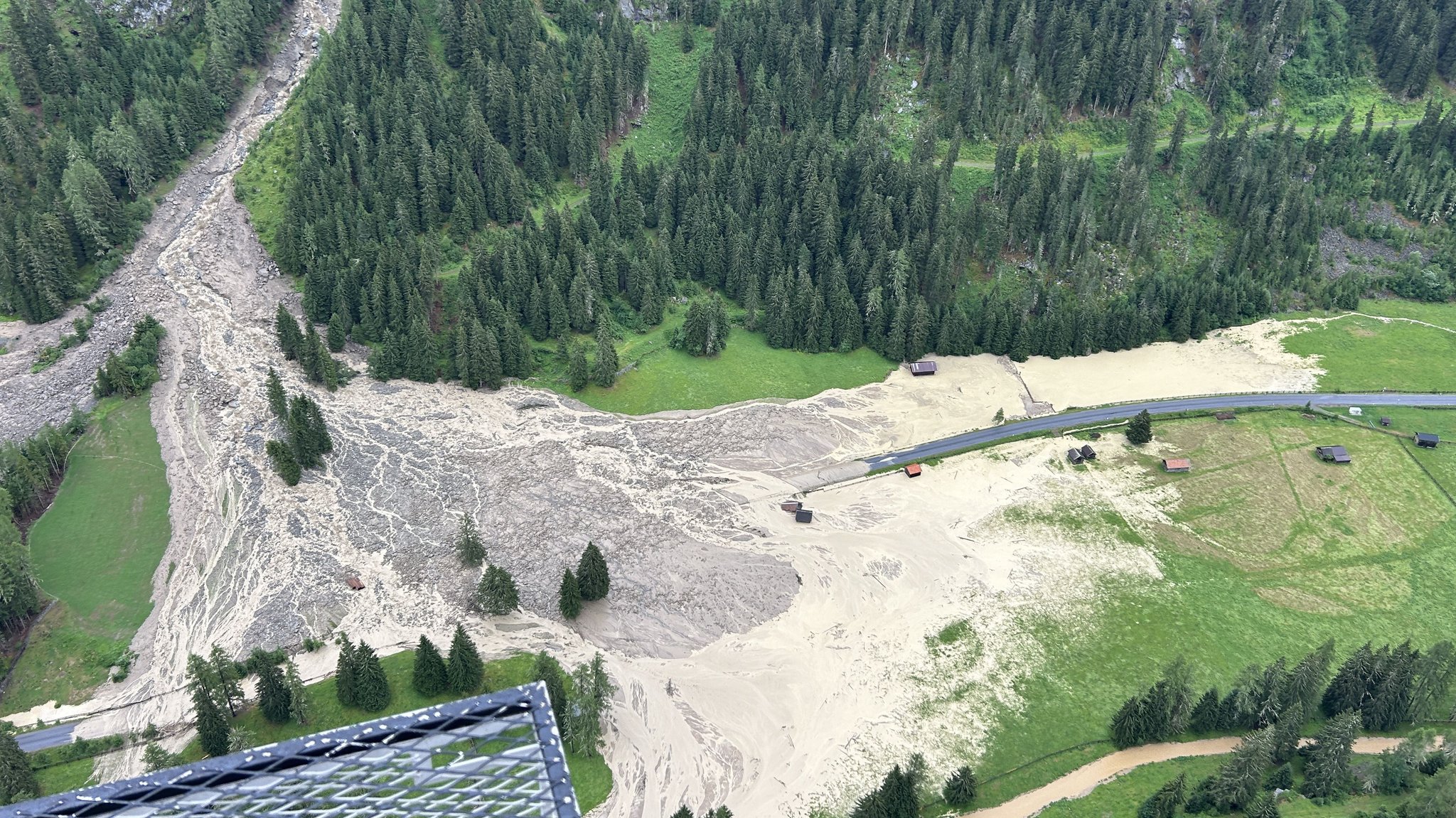Muren in Tirol: Rund 200 Menschen werden aus Tal geflogen