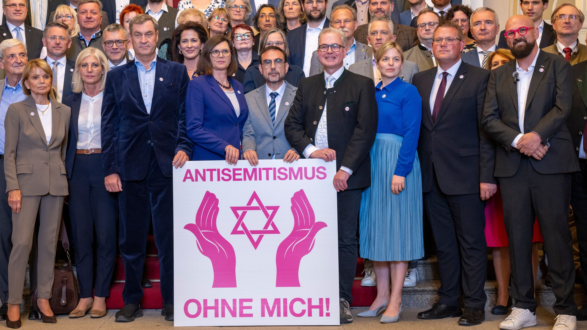 Landtag und Staatsregierung stehen voll hinter der Kampagne "Antisemitismus ohne mich" | Bild: picture alliance/dpa | Peter Kneffel Landtag und Staatsregierung stehen voll hinter der Kampagne "Antisemitismus ohne mich"